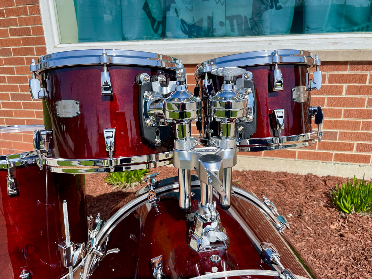 Yamaha Absolute Hybrid Maple 4pc Drum Set Classic Walnut 22/10/12/16