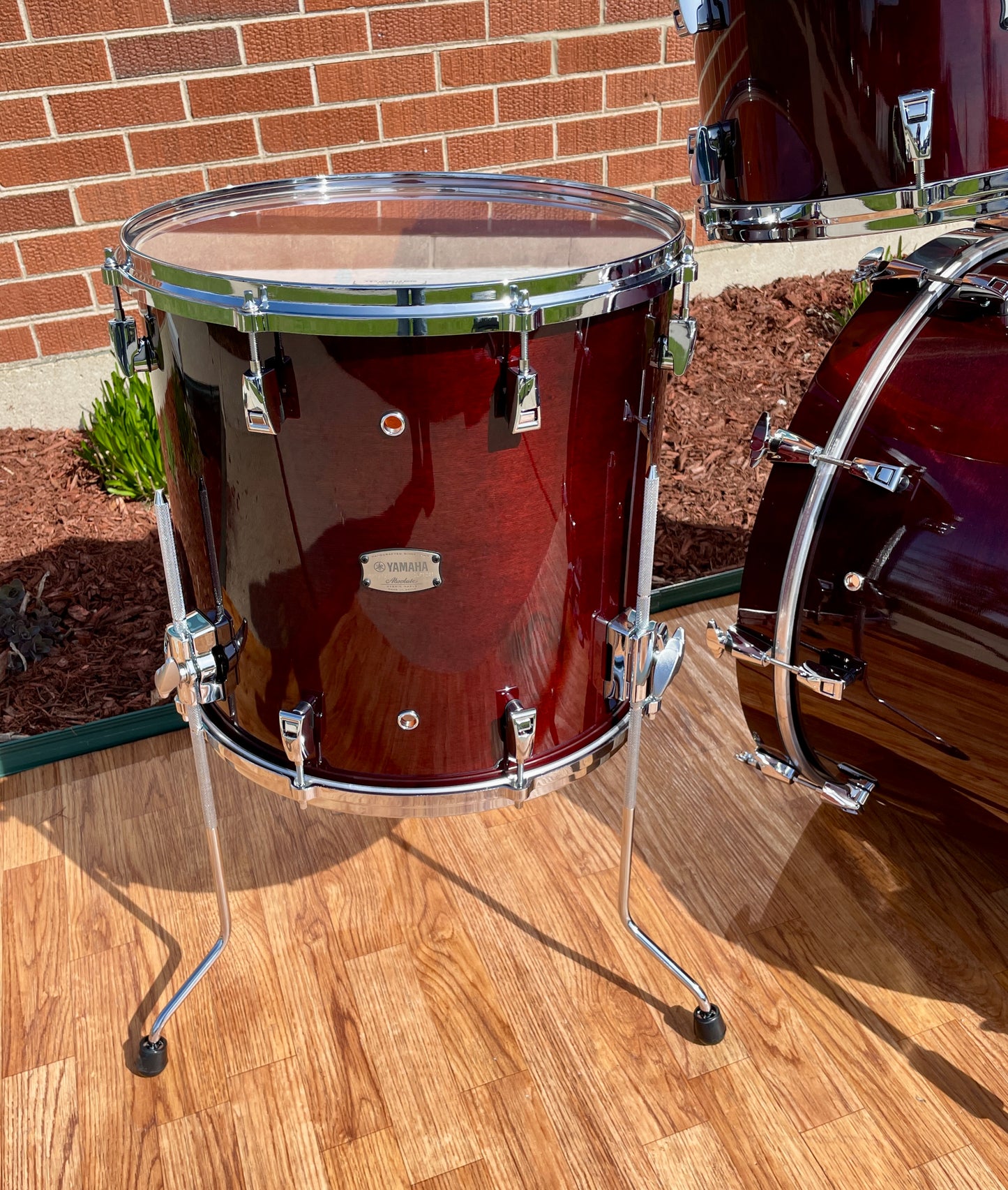 Yamaha Absolute Hybrid Maple 4pc Drum Set Classic Walnut 22/10/12/16