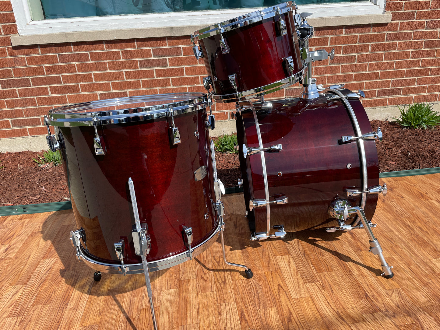 Yamaha Absolute Hybrid Maple 4pc Drum Set Classic Walnut 22/10/12/16