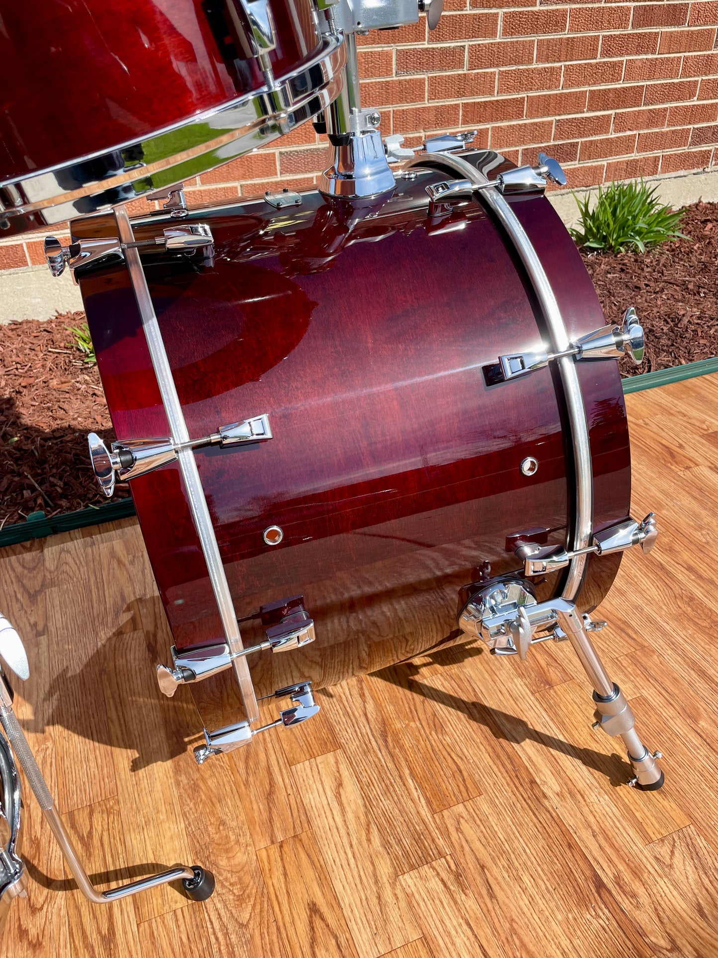 Yamaha Absolute Hybrid Maple 4pc Drum Set Classic Walnut 22/10/12/16