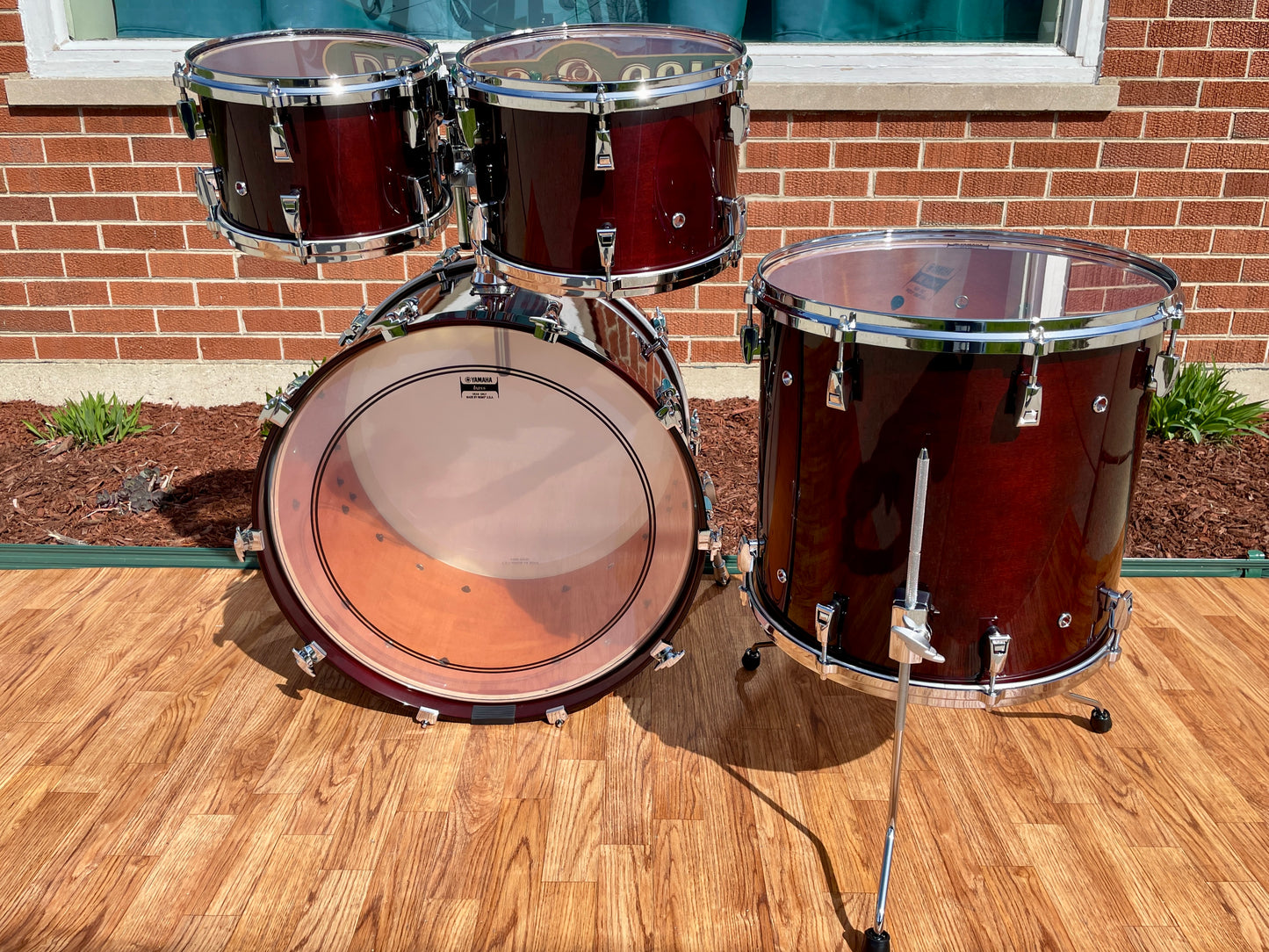 Yamaha Absolute Hybrid Maple 4pc Drum Set Classic Walnut 22/10/12/16