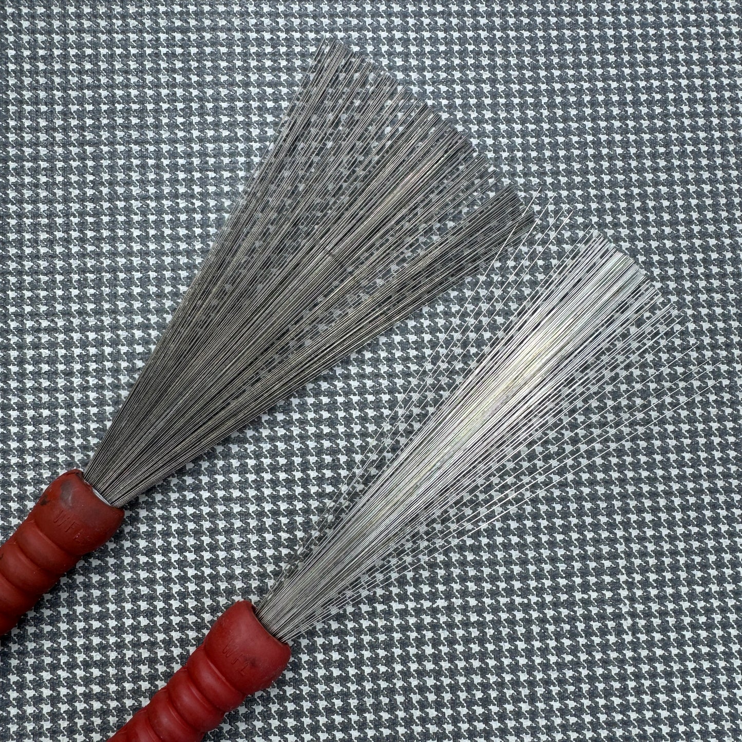 1950s WFL / Ludwig No. 190 Red Ribbed Model Retractable Brushes