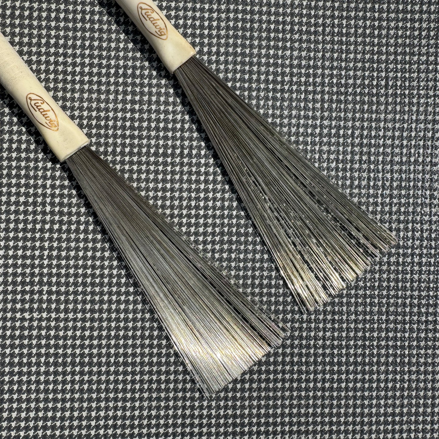 1960s Ludwig No. 195 White Plastic Model Retractable Brushes