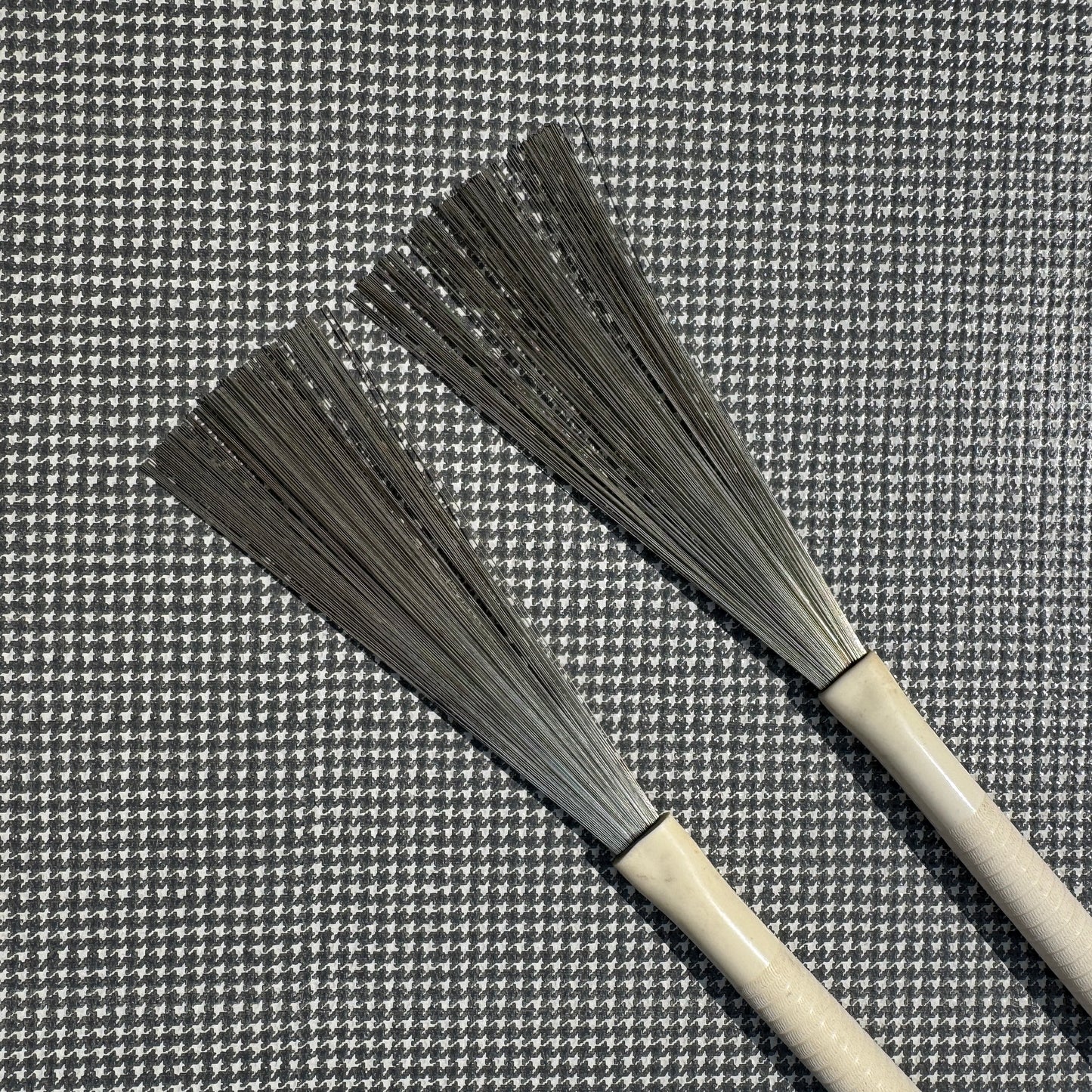 1960s Ludwig No. 195 White Plastic Model Retractable Brushes