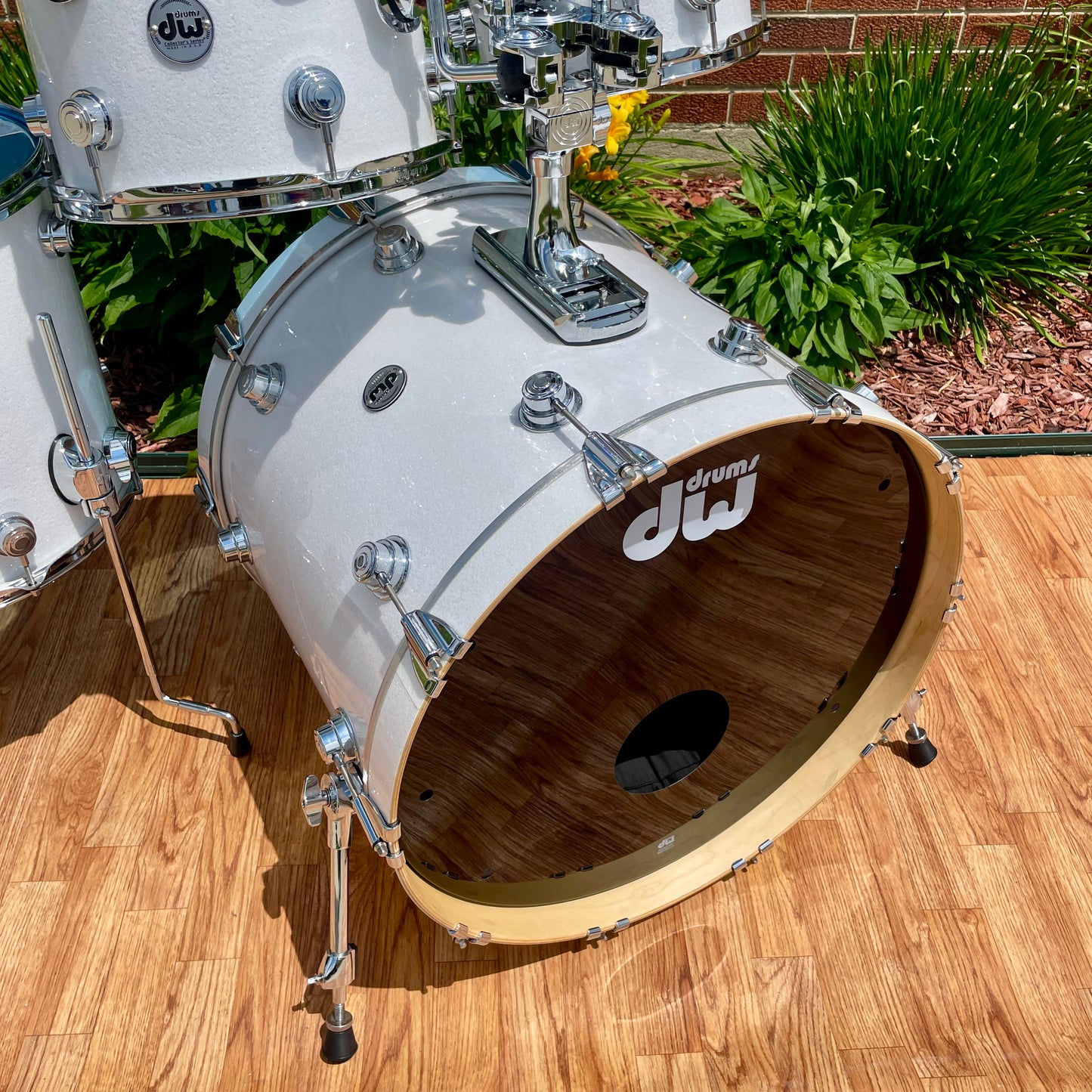 DW Collector's Series Pure Maple Standard 4pc Drum Set White Glass Glitter 22/10/12/16