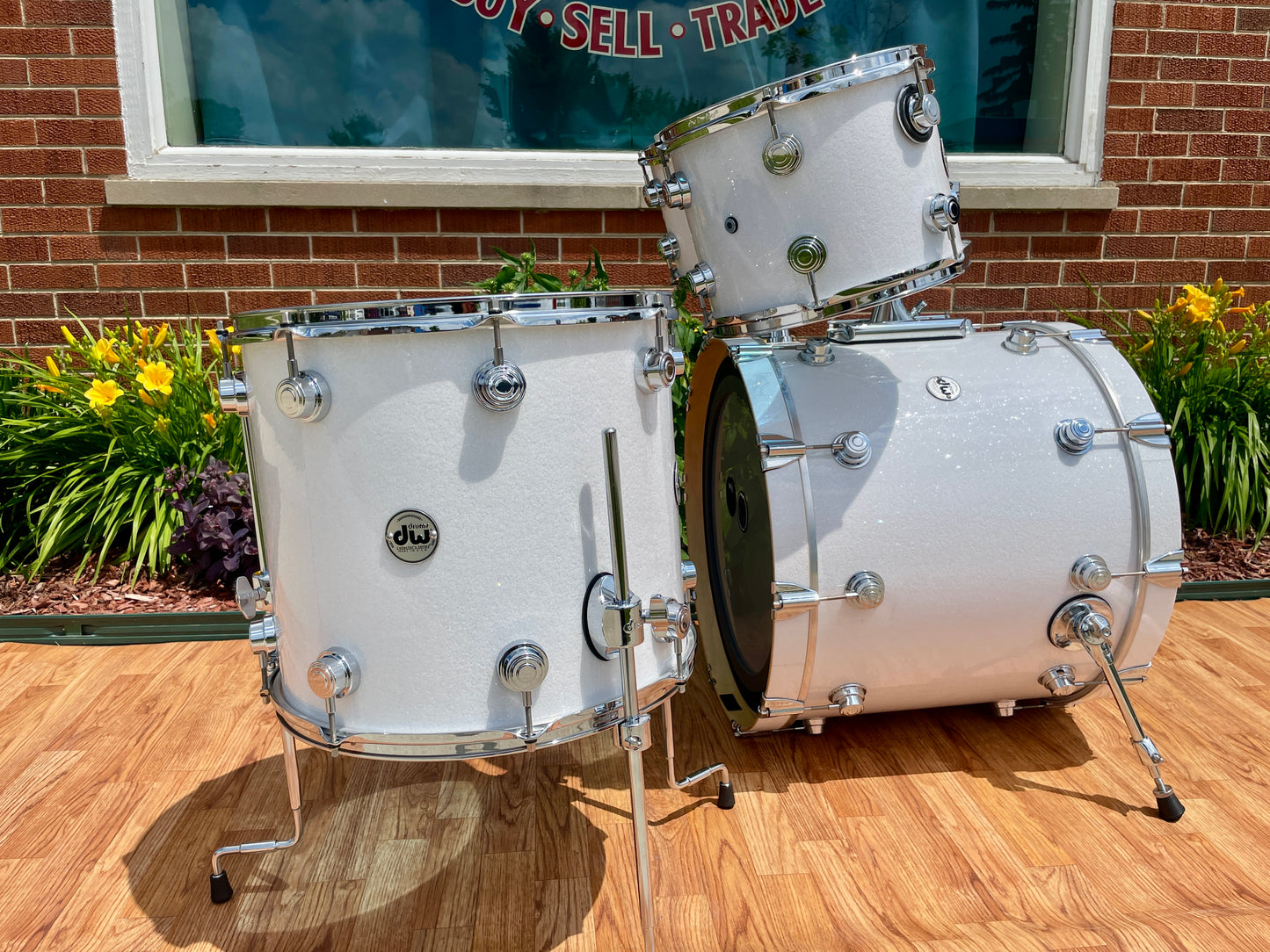 DW Collector's Series Pure Maple Standard 4pc Drum Set White Glass Glitter 22/10/12/16