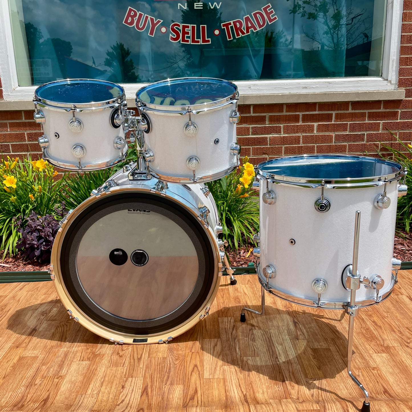 DW Collector's Series Pure Maple Standard 4pc Drum Set White Glass Glitter 22/10/12/16