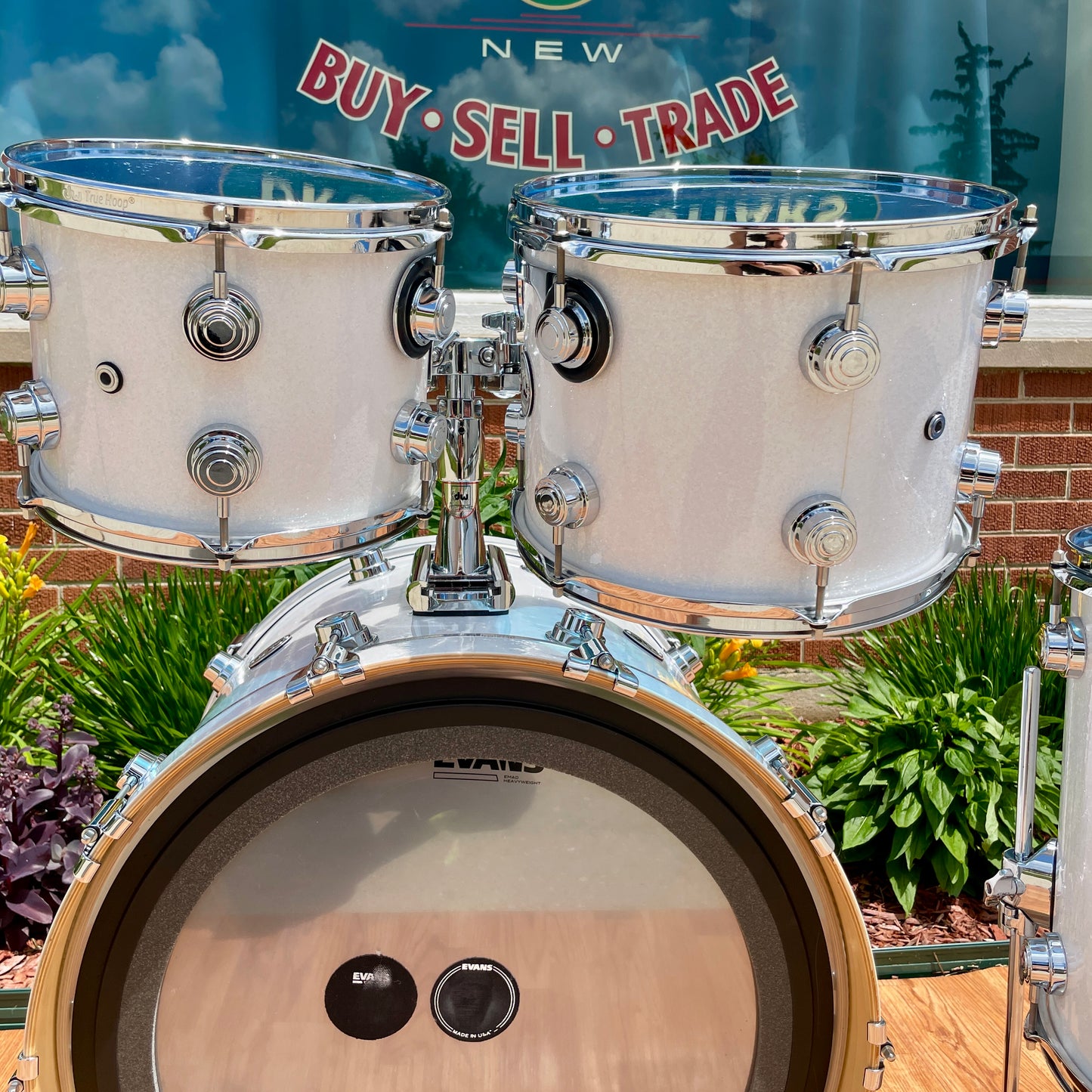 DW Collector's Series Pure Maple Standard 4pc Drum Set White Glass Glitter 22/10/12/16
