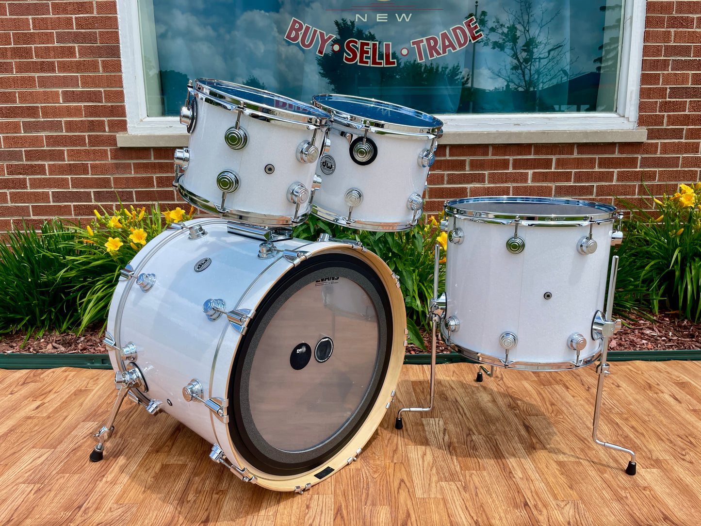 DW Collector's Series Pure Maple Standard 4pc Drum Set White Glass Glitter 22/10/12/16