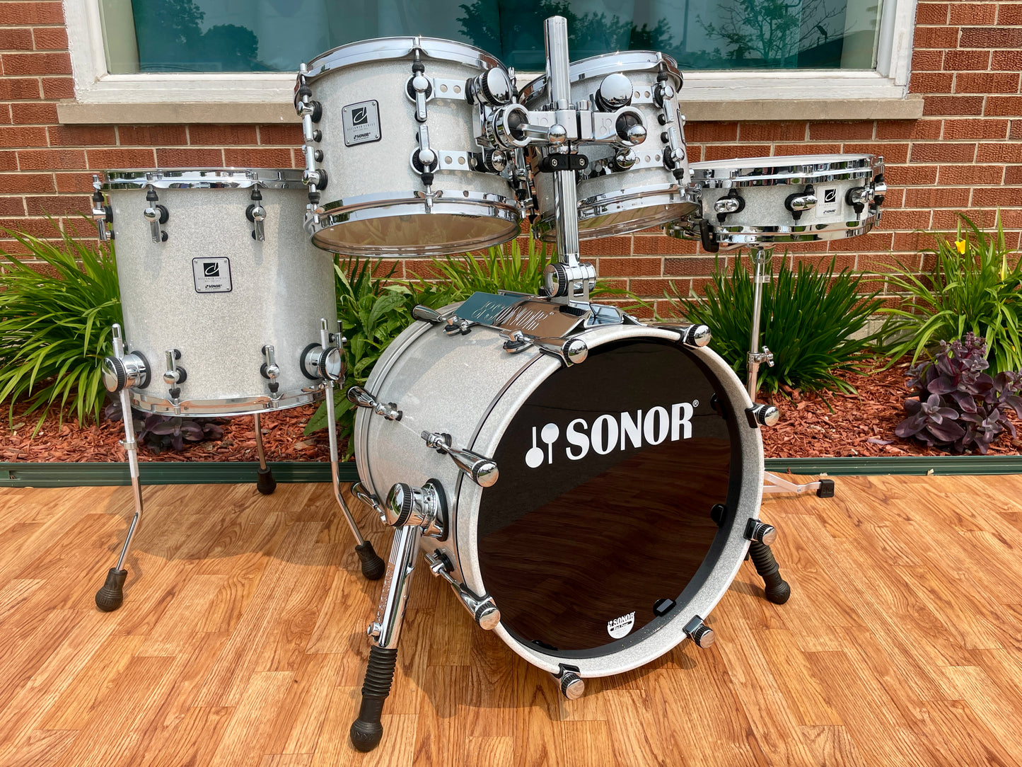 Sonor Designer Series Drum Set Maple Light White Sparkle Lacquer 18/10/12/14 w/ 4x14 Snare