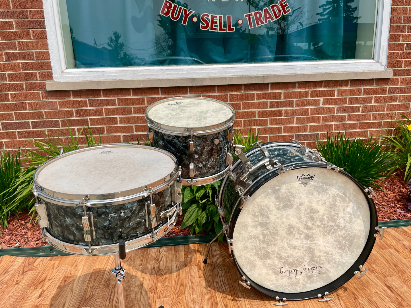 1959 Ludwig New Yorker Drum Set Black Diamond Pearl Trans Badge 22/12 w/ 5.5x14 Snare