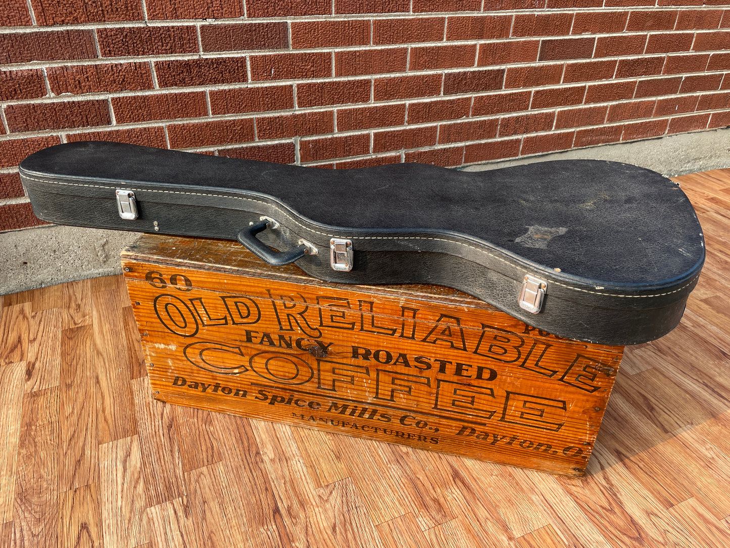 1980s Antares ARC-23 B.C. Rich Bich Style Fitted Electric Guitar Case