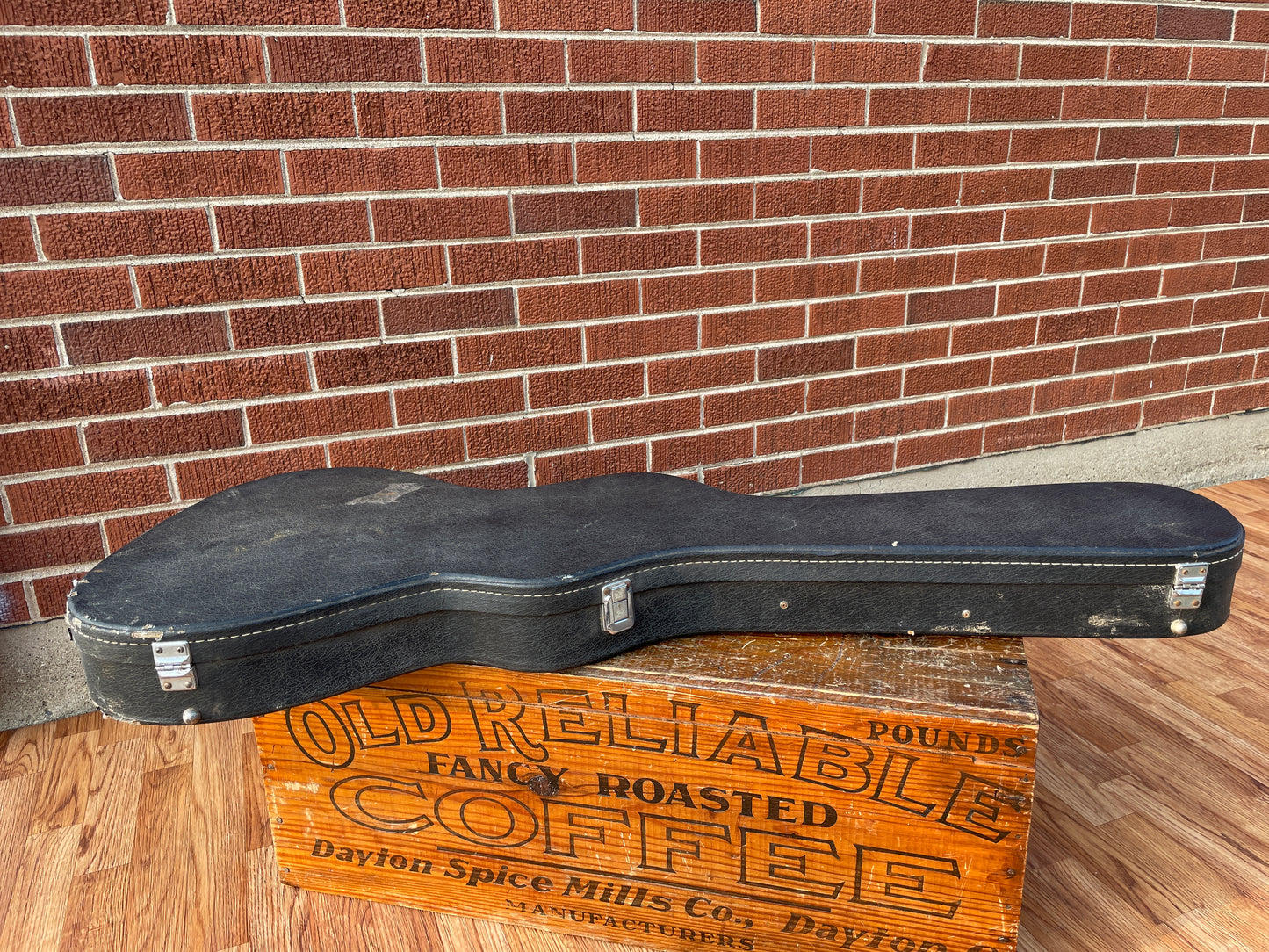 1980s Antares ARC-23 B.C. Rich Bich Style Fitted Electric Guitar Case