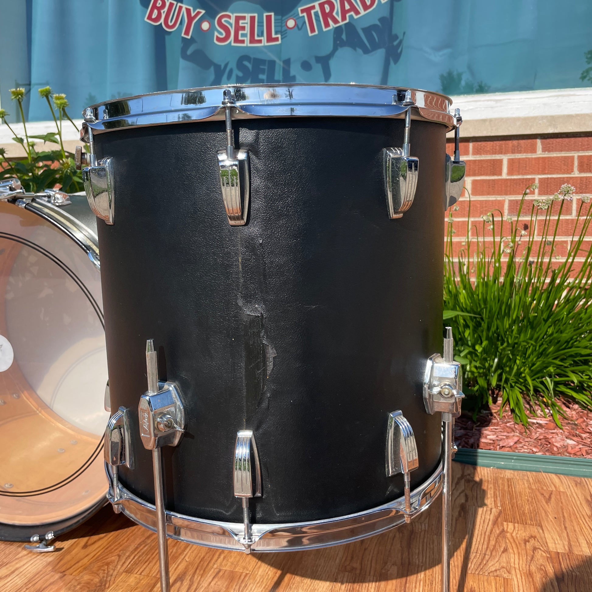 Close-up of the floor tom showing a vertical split in the Black Panther wrap near a lug