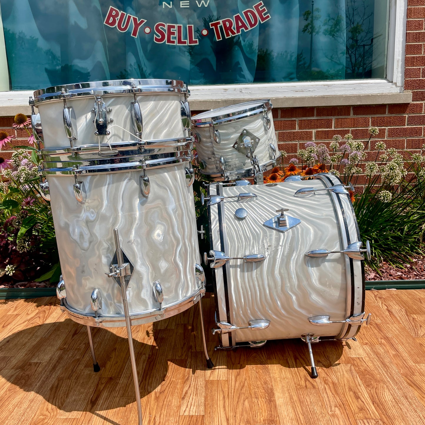 1960s Gretsch Progressive Jazz Drum Set Silver (White) Satin Flame 20/12/14 w/ Snare