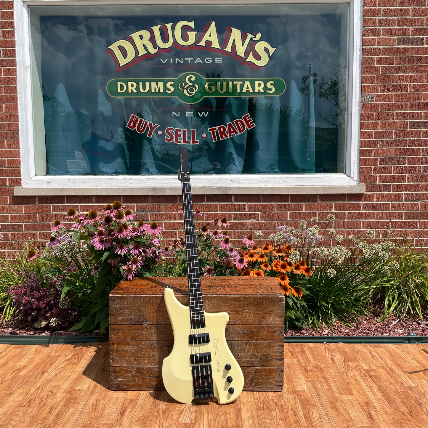 1990 Philip Kubicki Ex Factor 18v Active Bass in Cream w/ OHSC