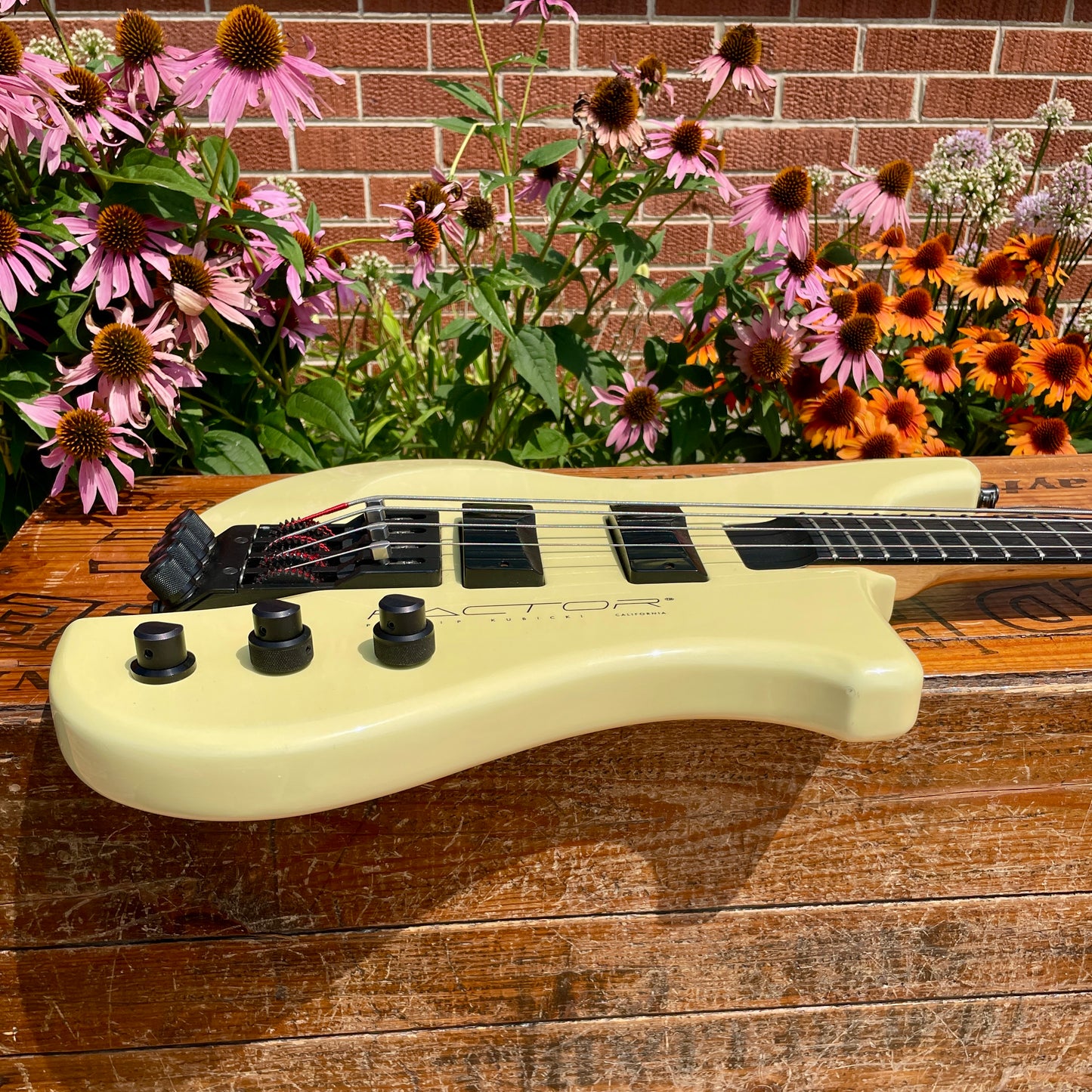 1990 Philip Kubicki Ex Factor 18v Active Bass in Cream w/ OHSC