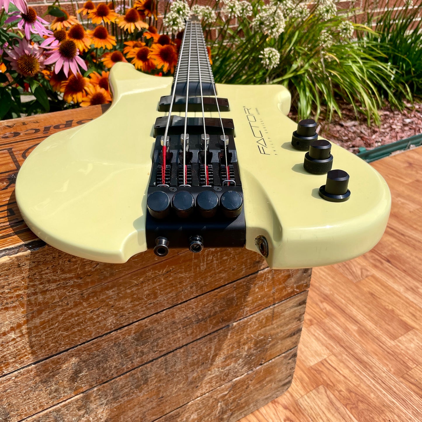 1990 Philip Kubicki Ex Factor 18v Active Bass in Cream w/ OHSC