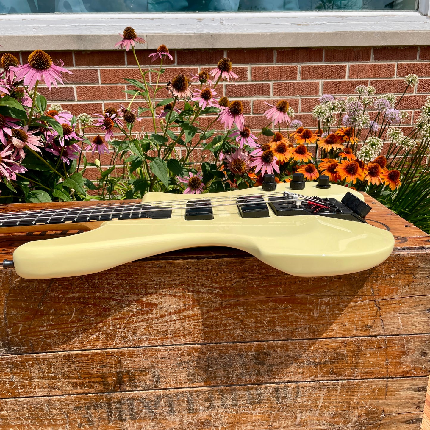 1990 Philip Kubicki Ex Factor 18v Active Bass in Cream w/ OHSC