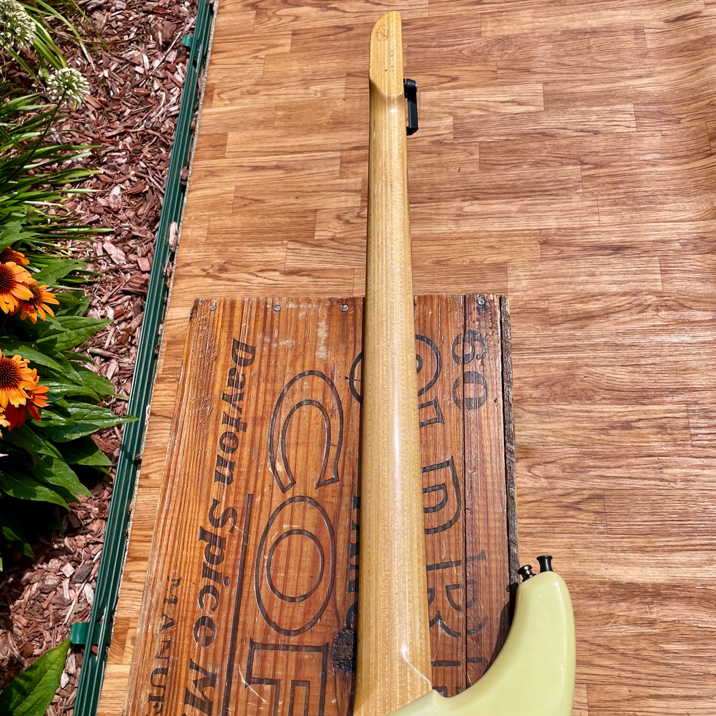 1990 Philip Kubicki Ex Factor 18v Active Bass in Cream w/ OHSC