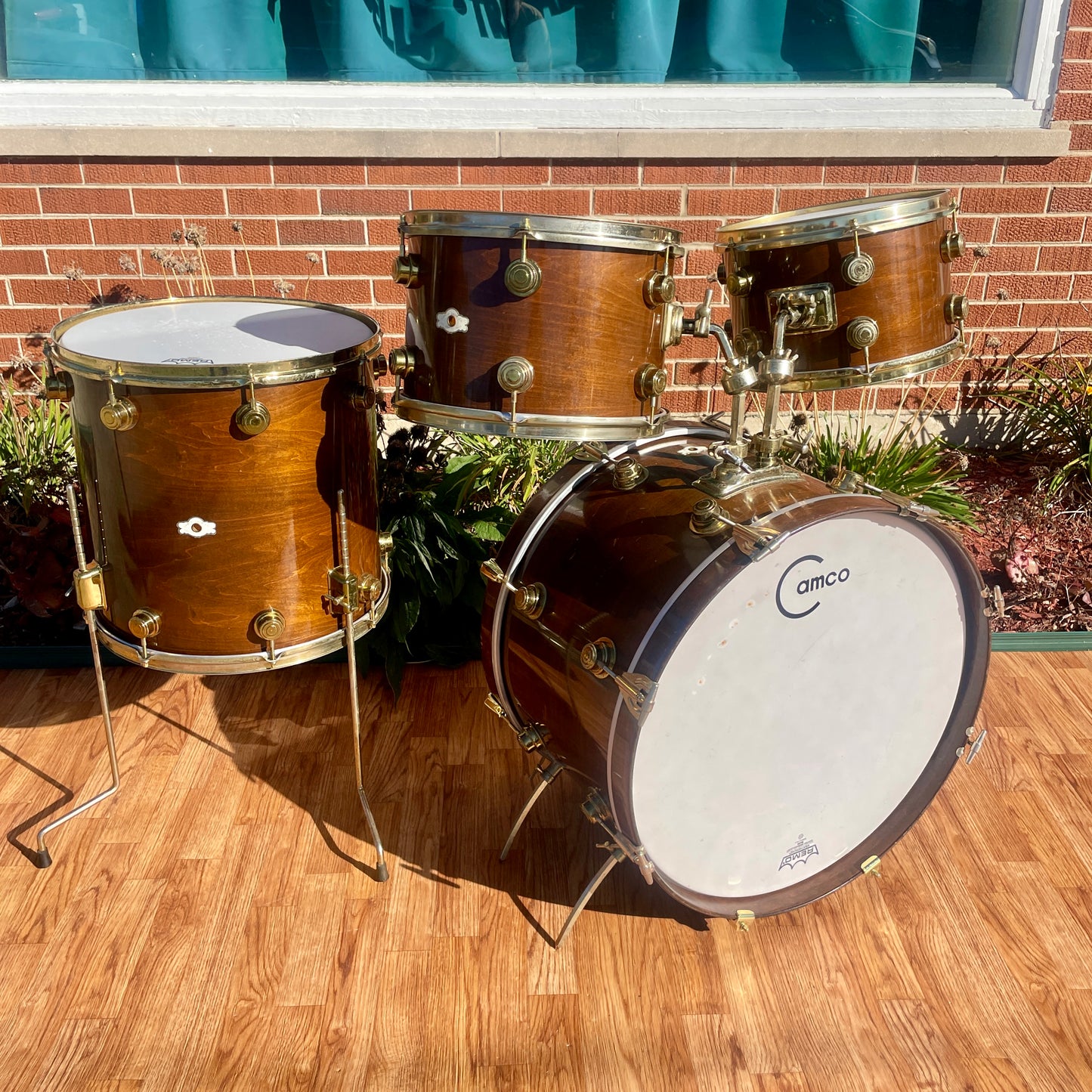 1970s Camco Los Angeles C-500 Drum Set Walnut 22/12/13/16 Gold Hardware LA