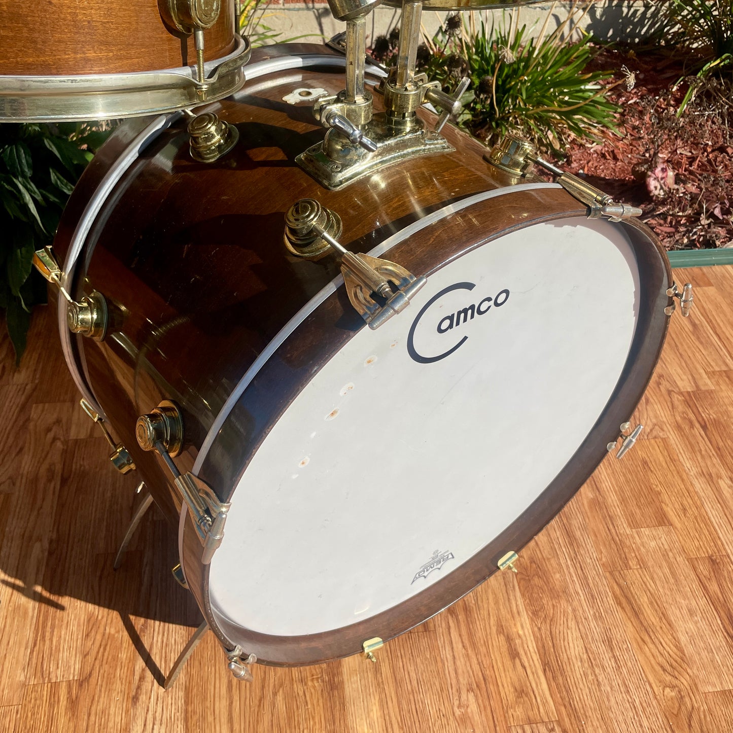1970s Camco Los Angeles C-500 Drum Set Walnut 22/12/13/16 Gold Hardware LA