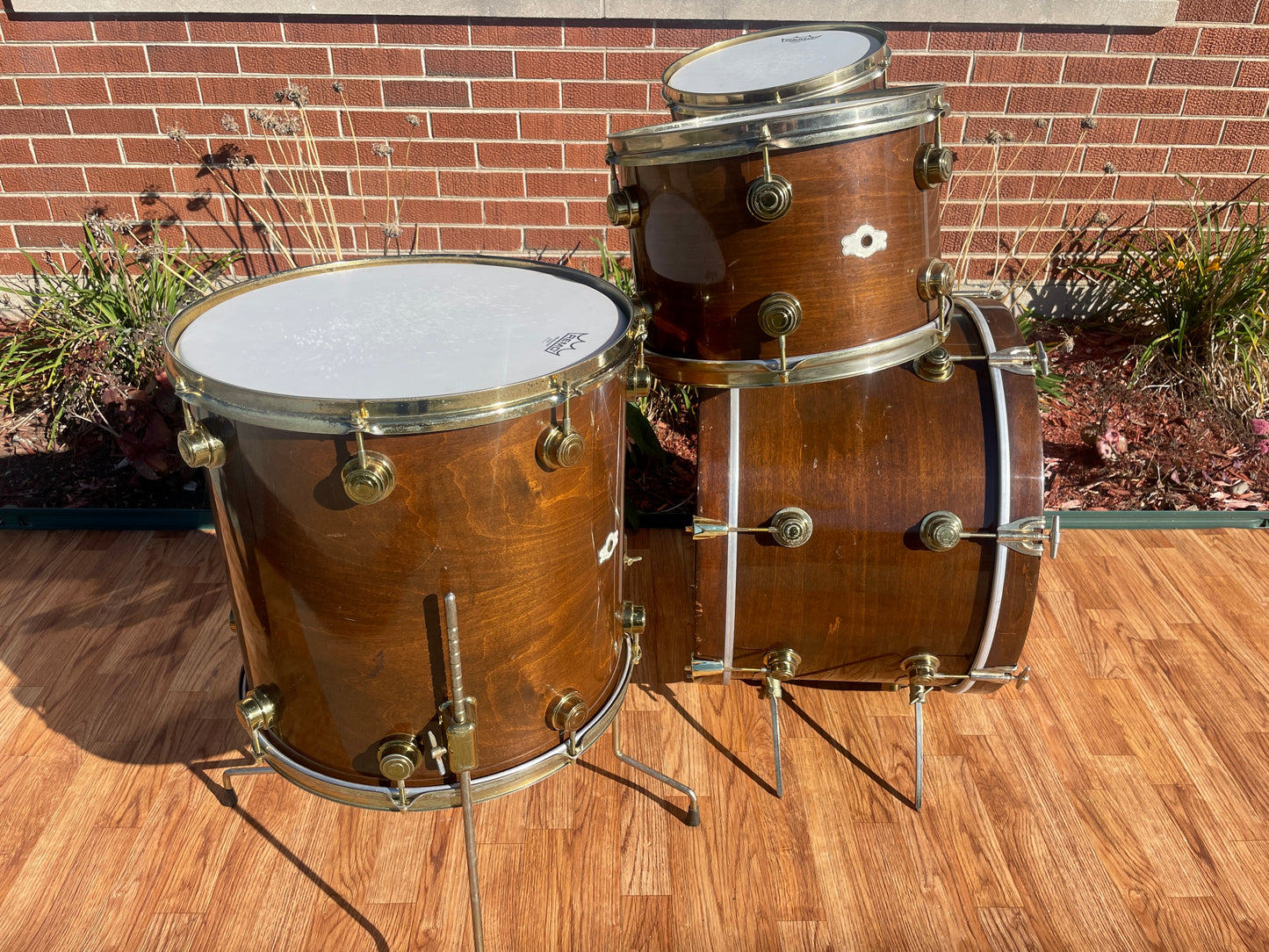 1970s Camco Los Angeles C-500 Drum Set Walnut 22/12/13/16 Gold Hardware LA