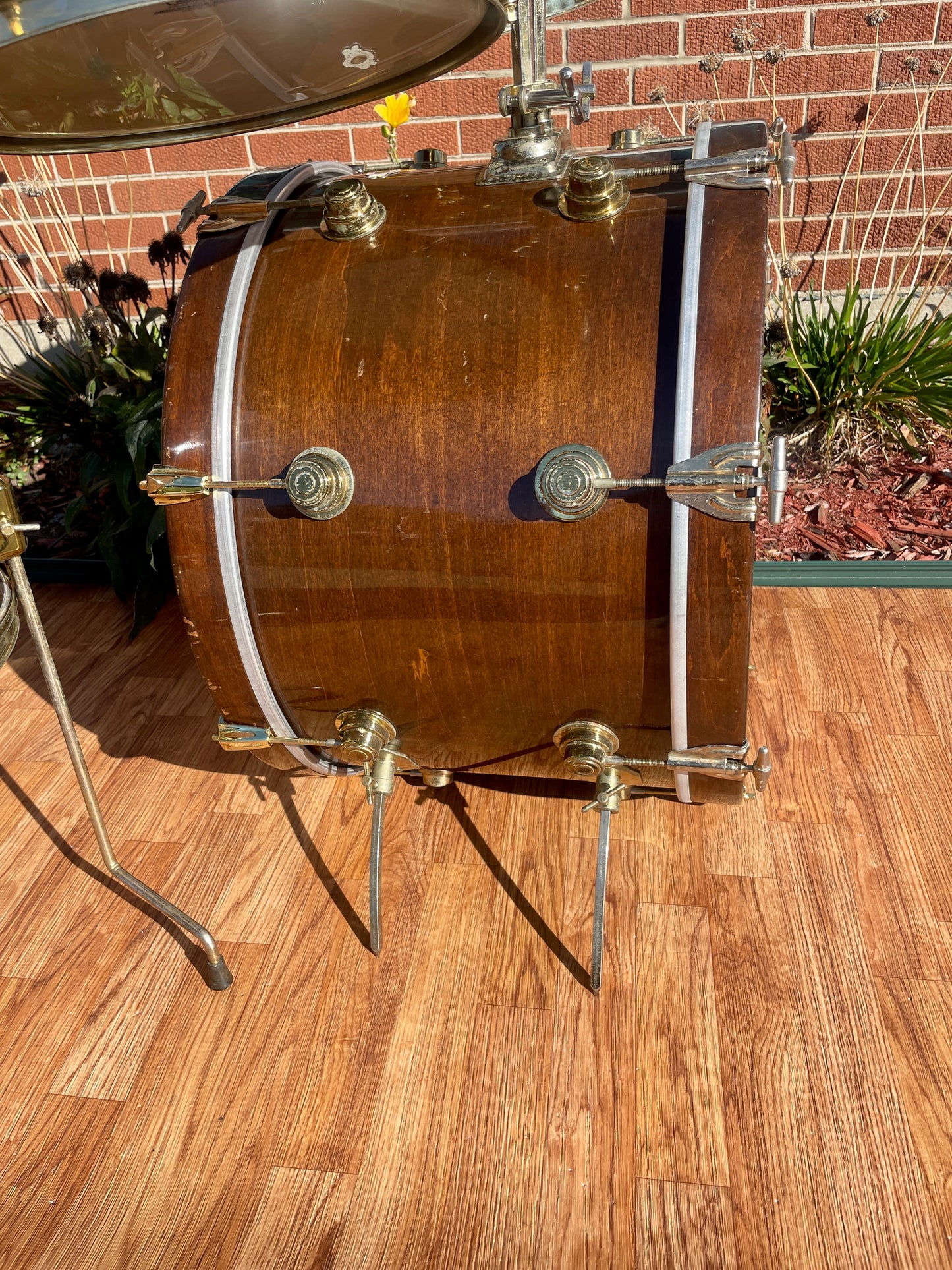 1970s Camco Los Angeles C-500 Drum Set Walnut 22/12/13/16 Gold Hardware LA