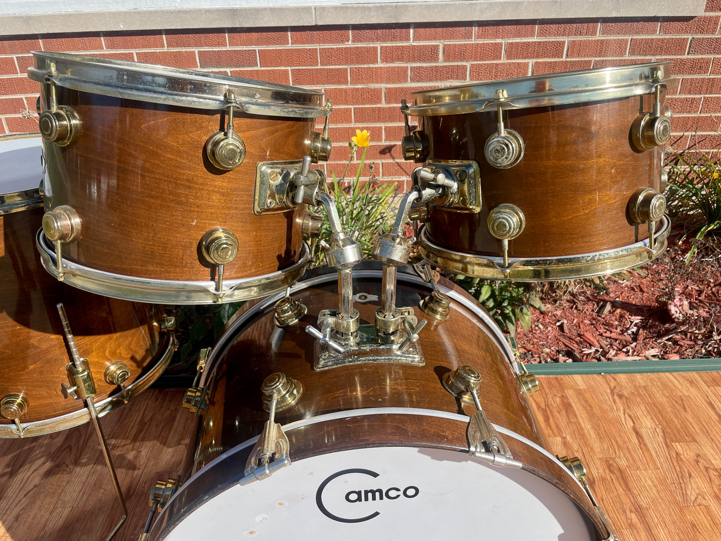 1970s Camco Los Angeles C-500 Drum Set Walnut 22/12/13/16 Gold Hardware LA