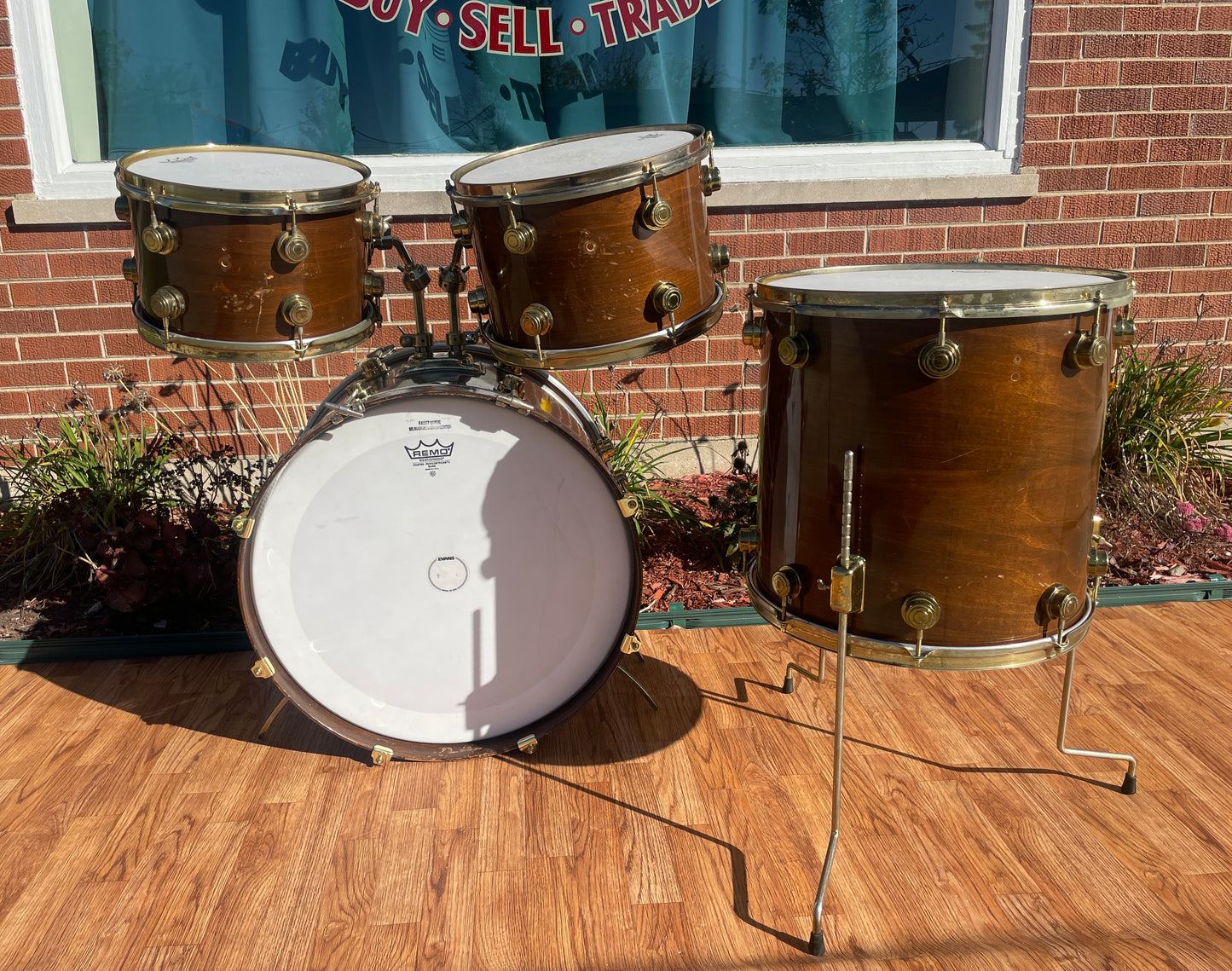 1970s Camco Los Angeles C-500 Drum Set Walnut 22/12/13/16 Gold Hardware LA