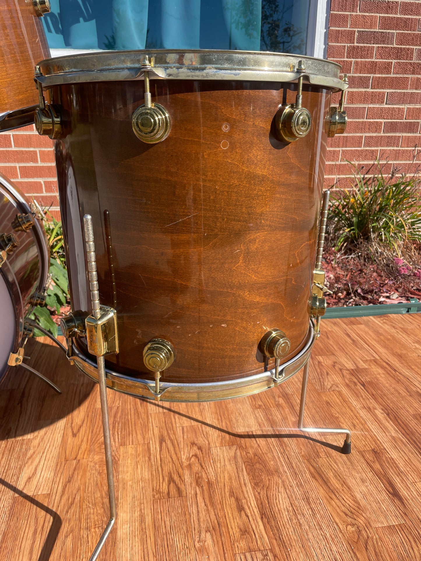 1970s Camco Los Angeles C-500 Drum Set Walnut 22/12/13/16 Gold Hardware LA