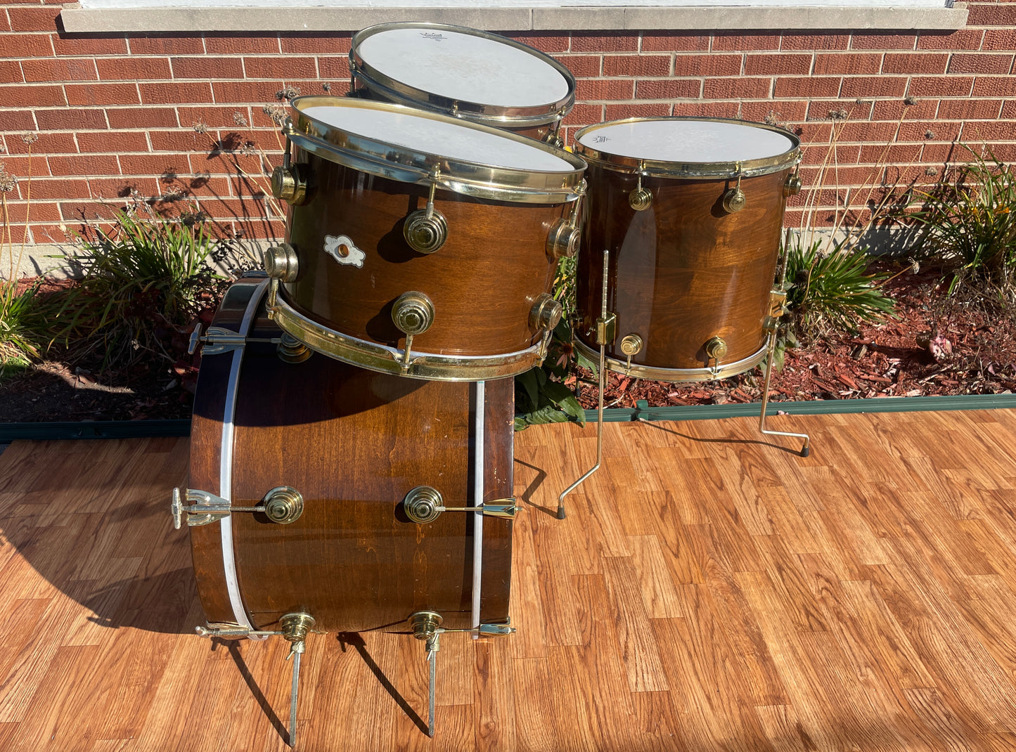 1970s Camco Los Angeles C-500 Drum Set Walnut 22/12/13/16 Gold Hardware LA