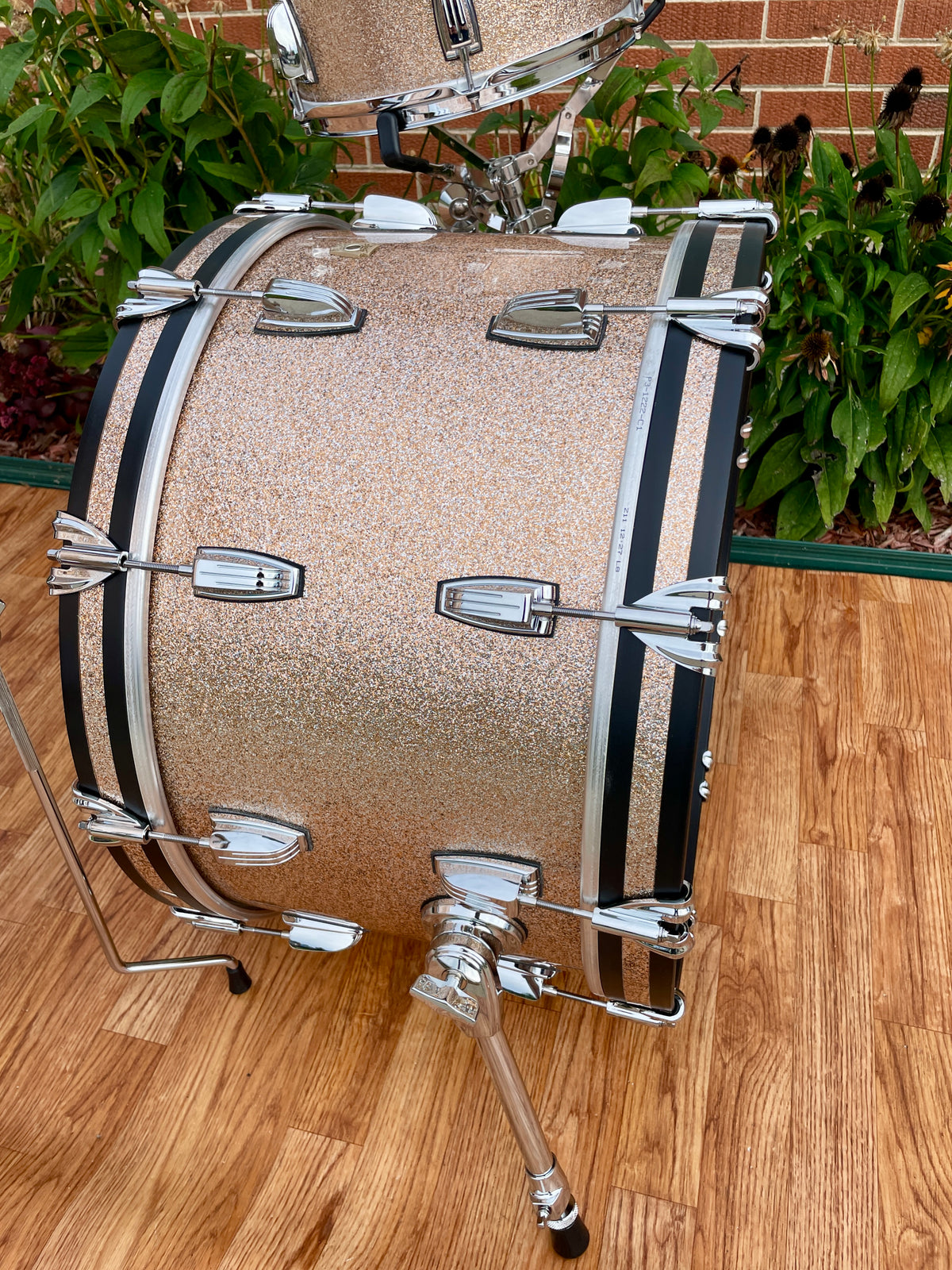 Ludwig Classic Maple 3pc New Yorker Drum Set Champagne Sparkle 12x22/12/16