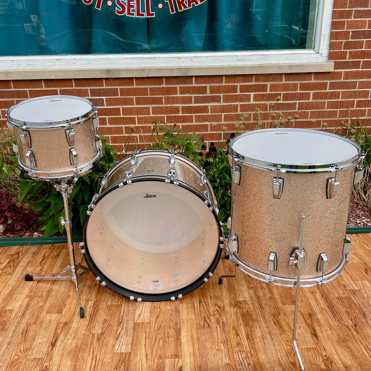 Ludwig Classic Maple 3pc New Yorker Drum Set Champagne Sparkle 12x22/12/16