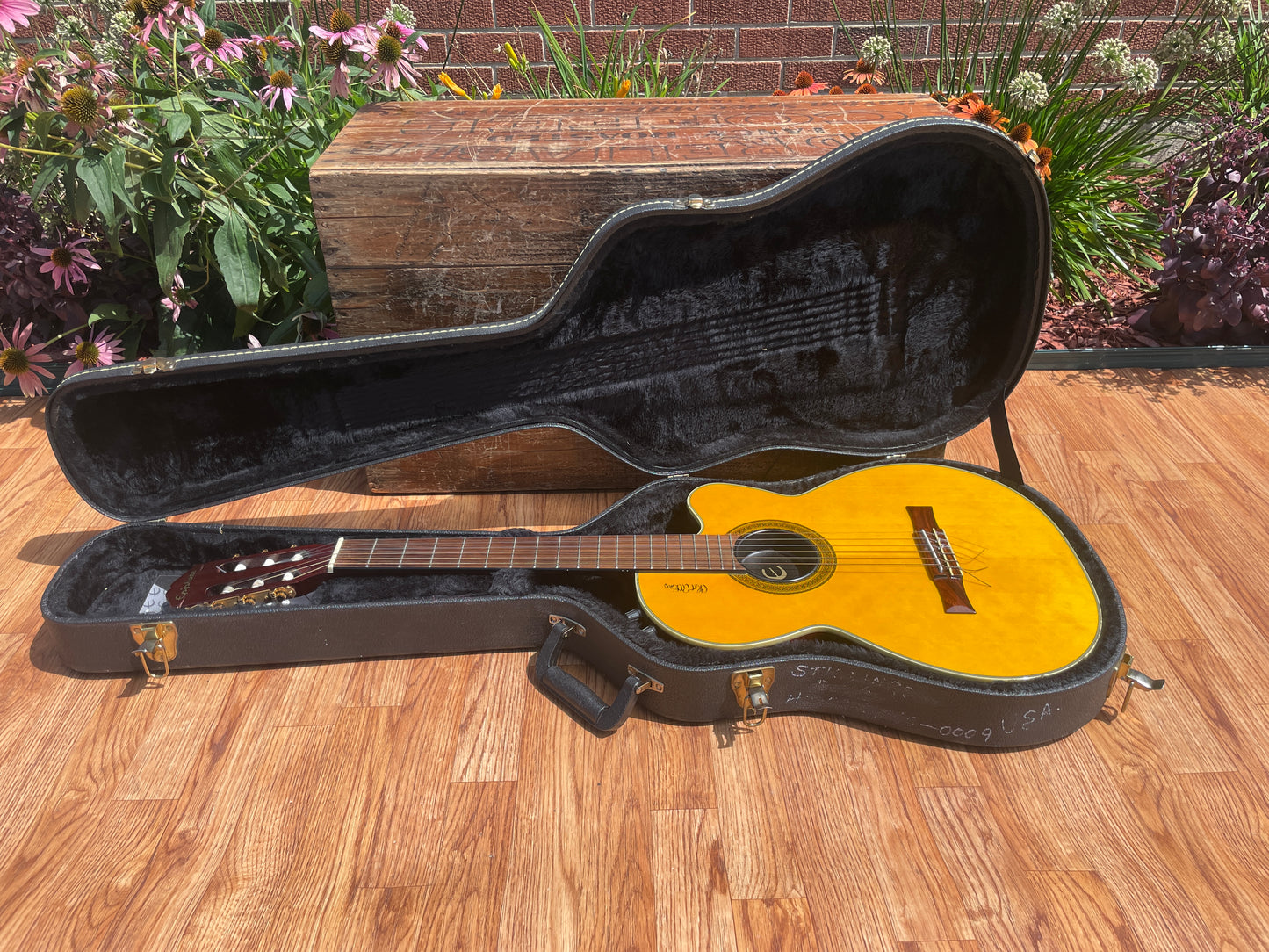 Epiphone Chet Atkins CEC Electric Classical Guitar Natural w/ OHSC