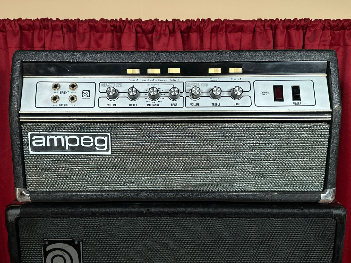 1976 Ampeg SVT Black Curved Line 300 Watt Bass Amplifier Head