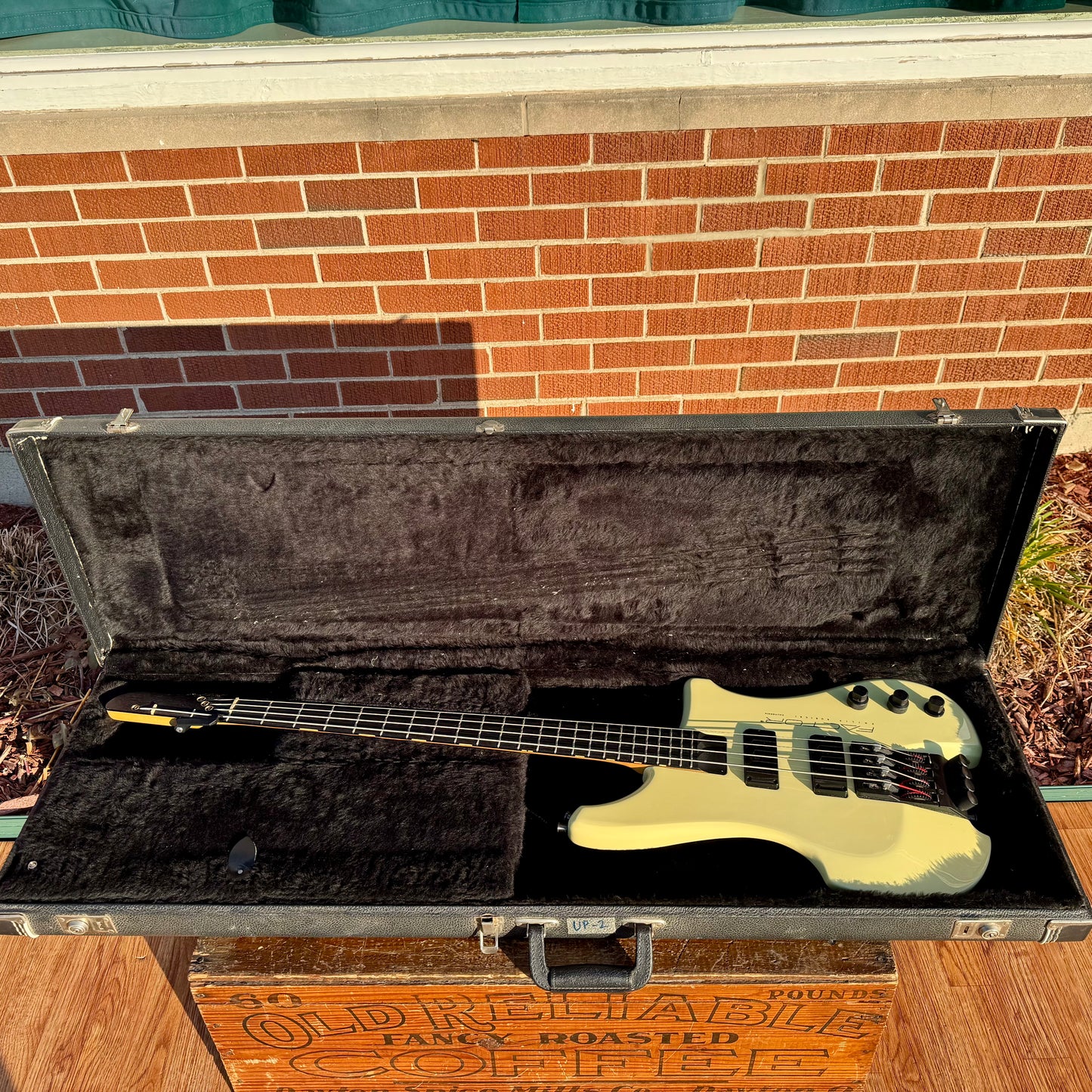 1990 Philip Kubicki Ex Factor 18v Active Bass in Cream w/ OHSC