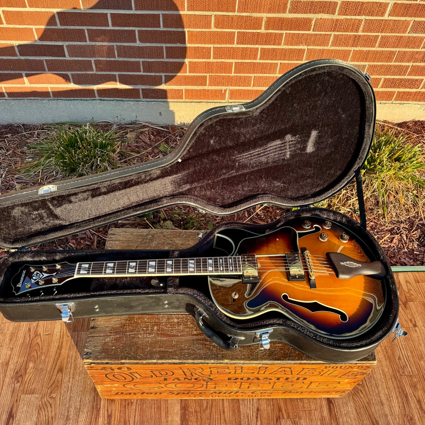Ibanez LGB30 George Benson Signature Hollowbody Electric Guitar Vintage Sunburst w/ OHSC