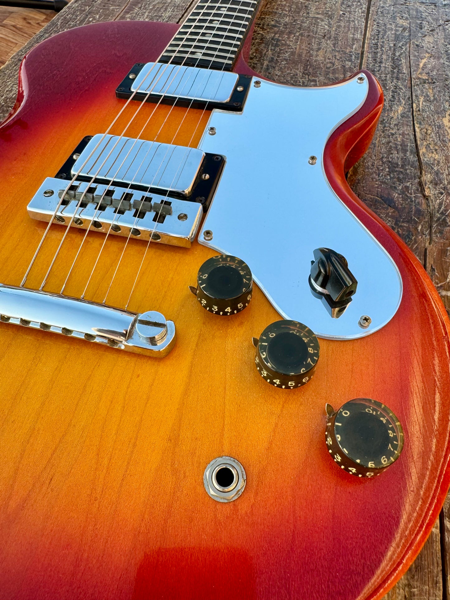 1970s Gibson L6-S Electric Guitar Cherry Sunburst w/ OHSC