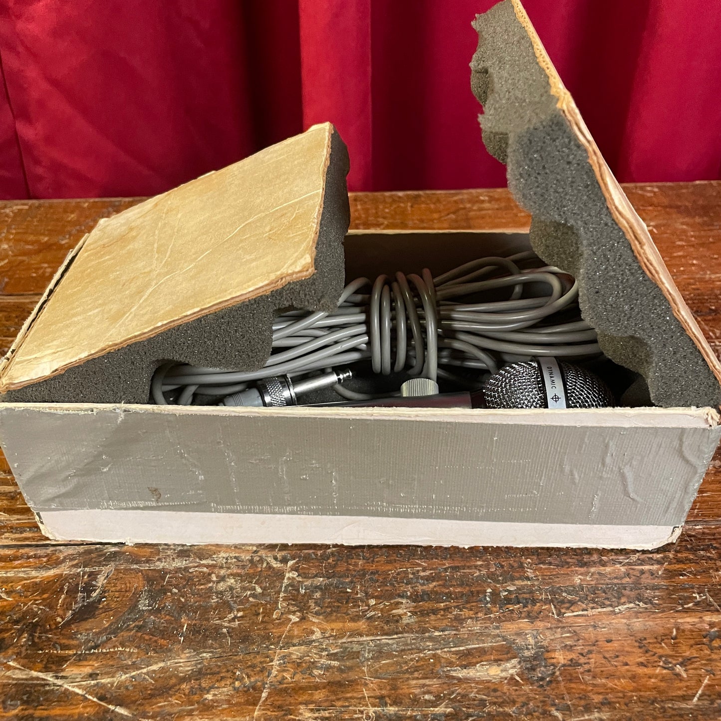 Shure 585SAV Unisphere A Dynamic Microphone