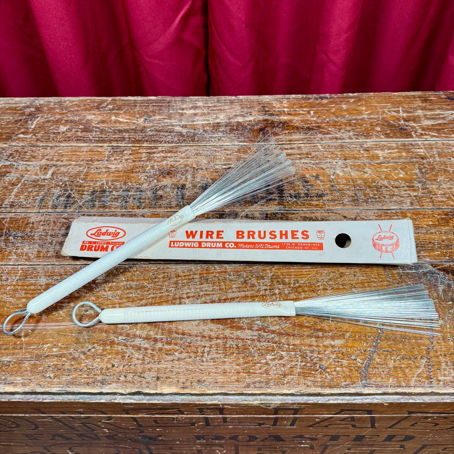 1960s Ludwig No. 193 White Plastic Model Retractable Brushes