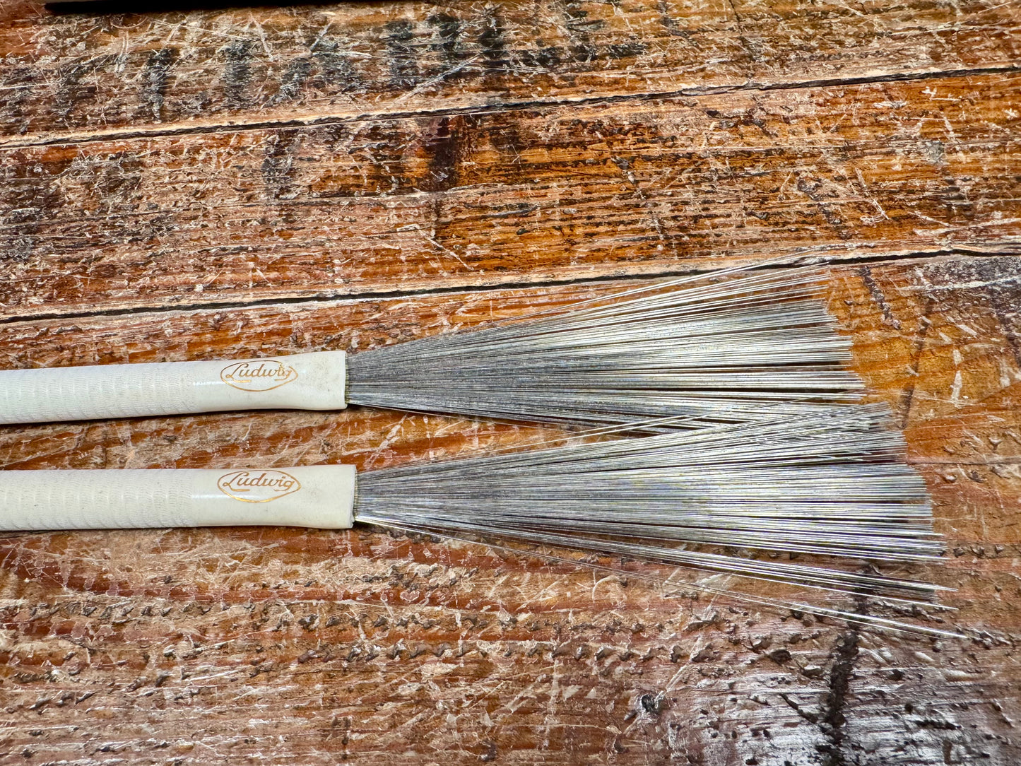 1960s Ludwig No. 193 White Plastic Model Retractable Brushes
