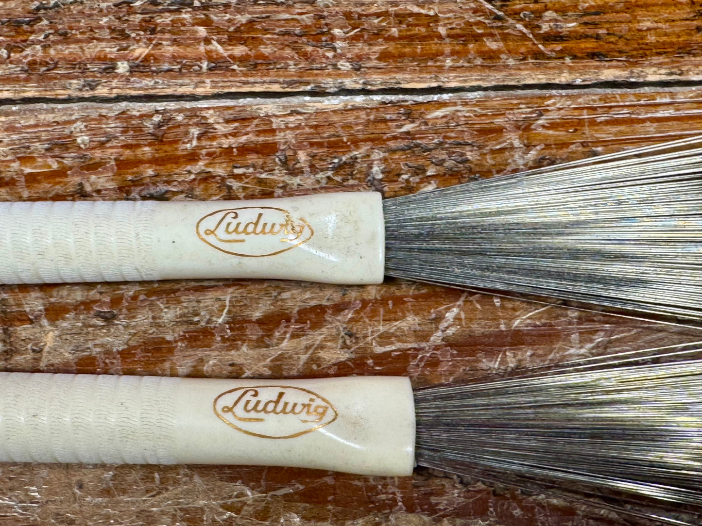 1960s Ludwig No. 193 White Plastic Model Retractable Brushes