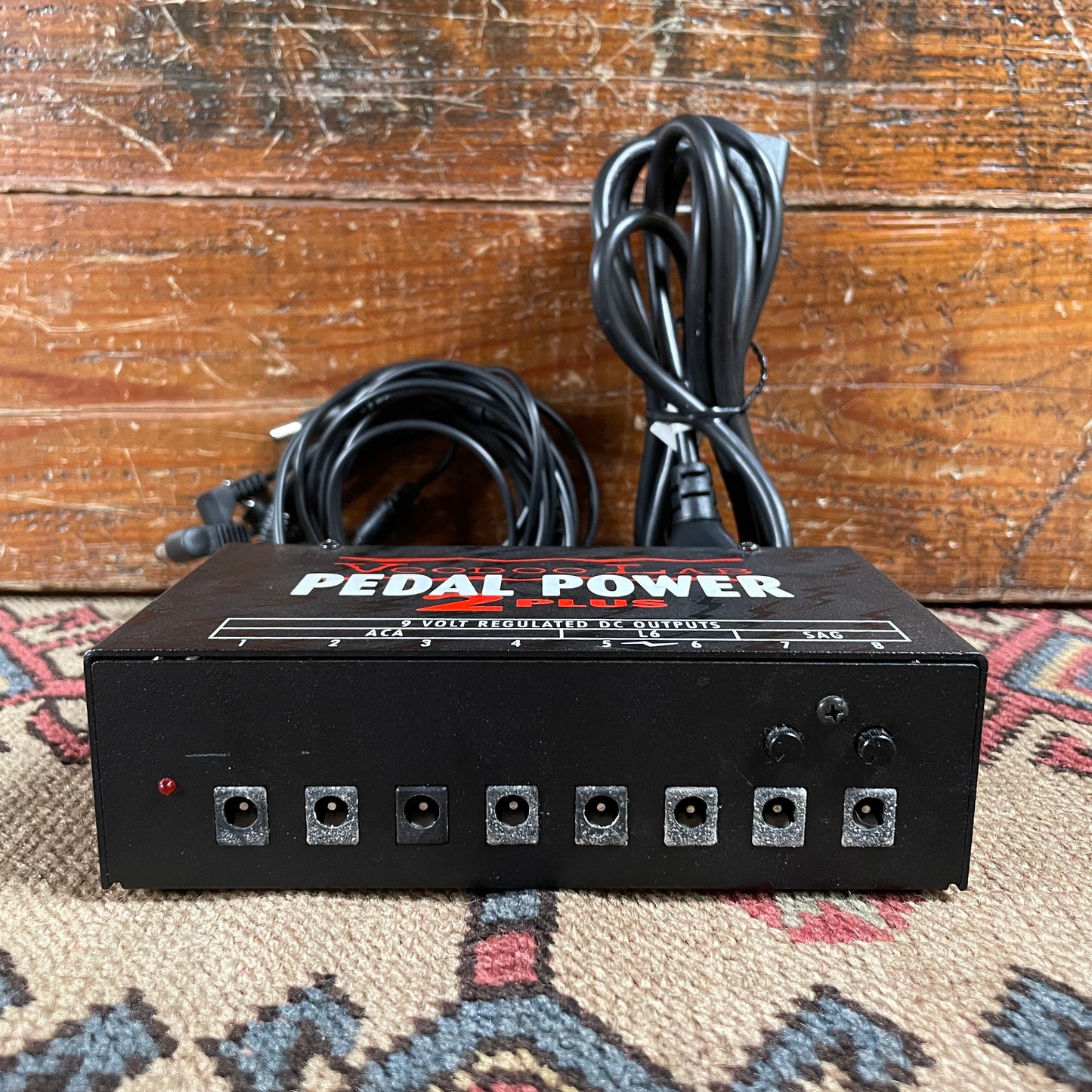 Voodoo Lab Pedal Power 2 PLUS 8-output Isolated Guitar Pedal Power Supply w/ Cables