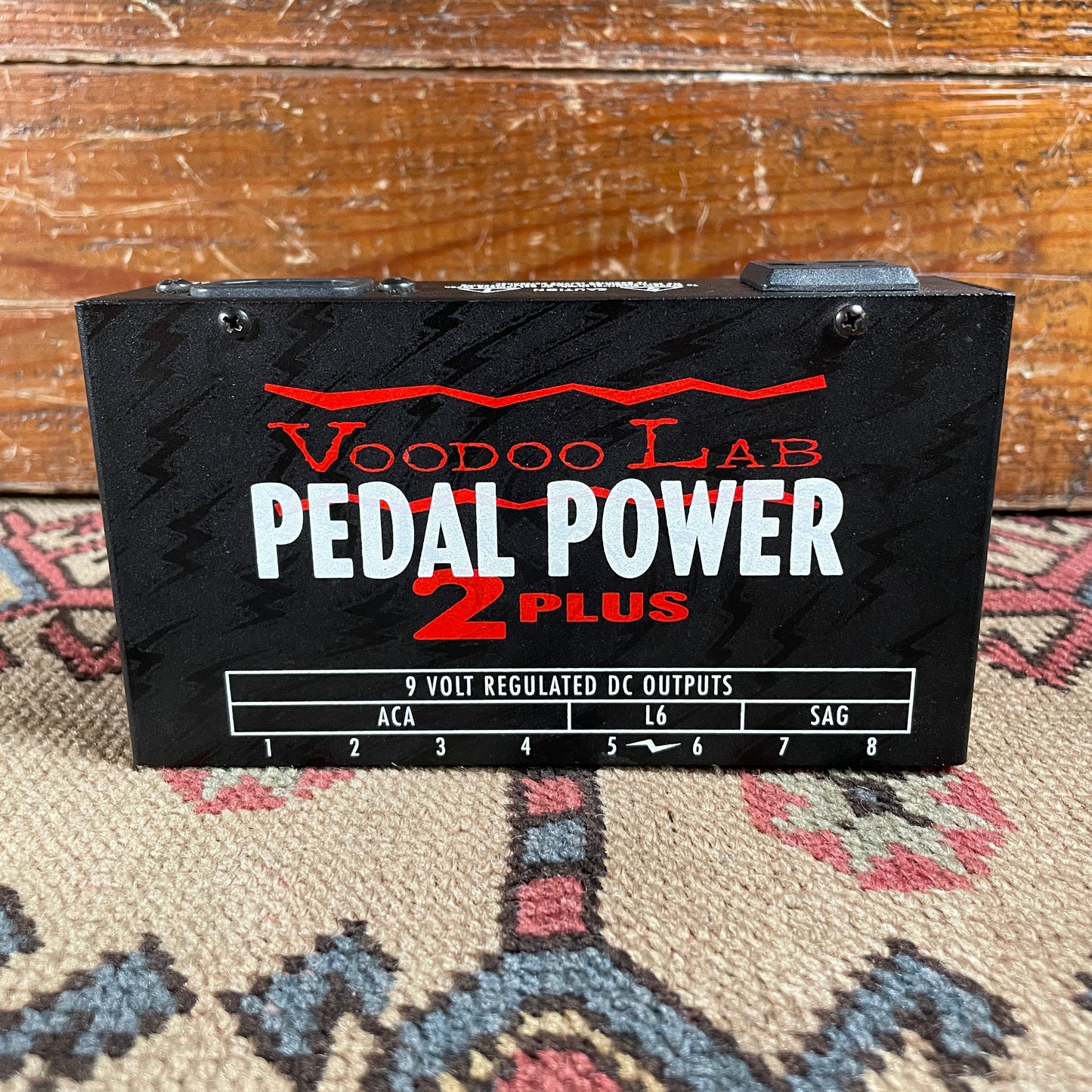 Voodoo Lab Pedal Power 2 PLUS 8-output Isolated Guitar Pedal Power Supply w/ Cables