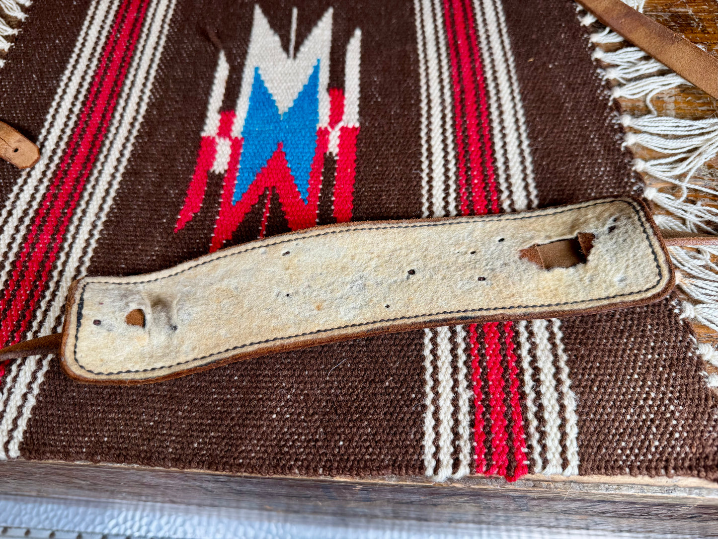 Vintage-Style Leather Guitar Strap Brown