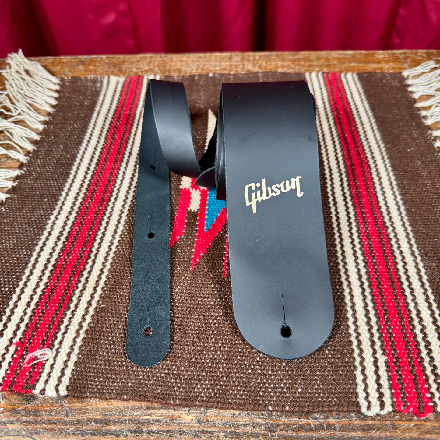 Gibson Premium Leather Guitar Strap Black Gold Logo