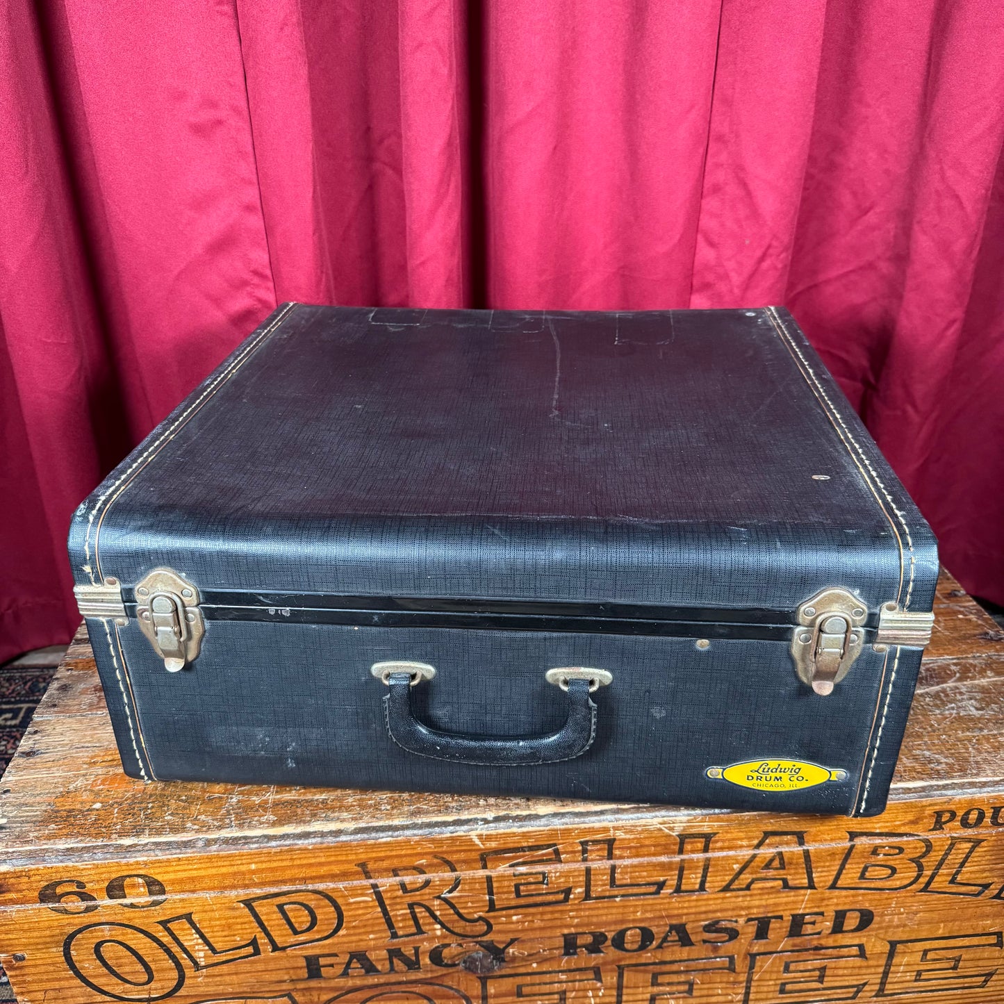 1960s Ludwig no. 8025 Suitcase-Style Snare Drum Case