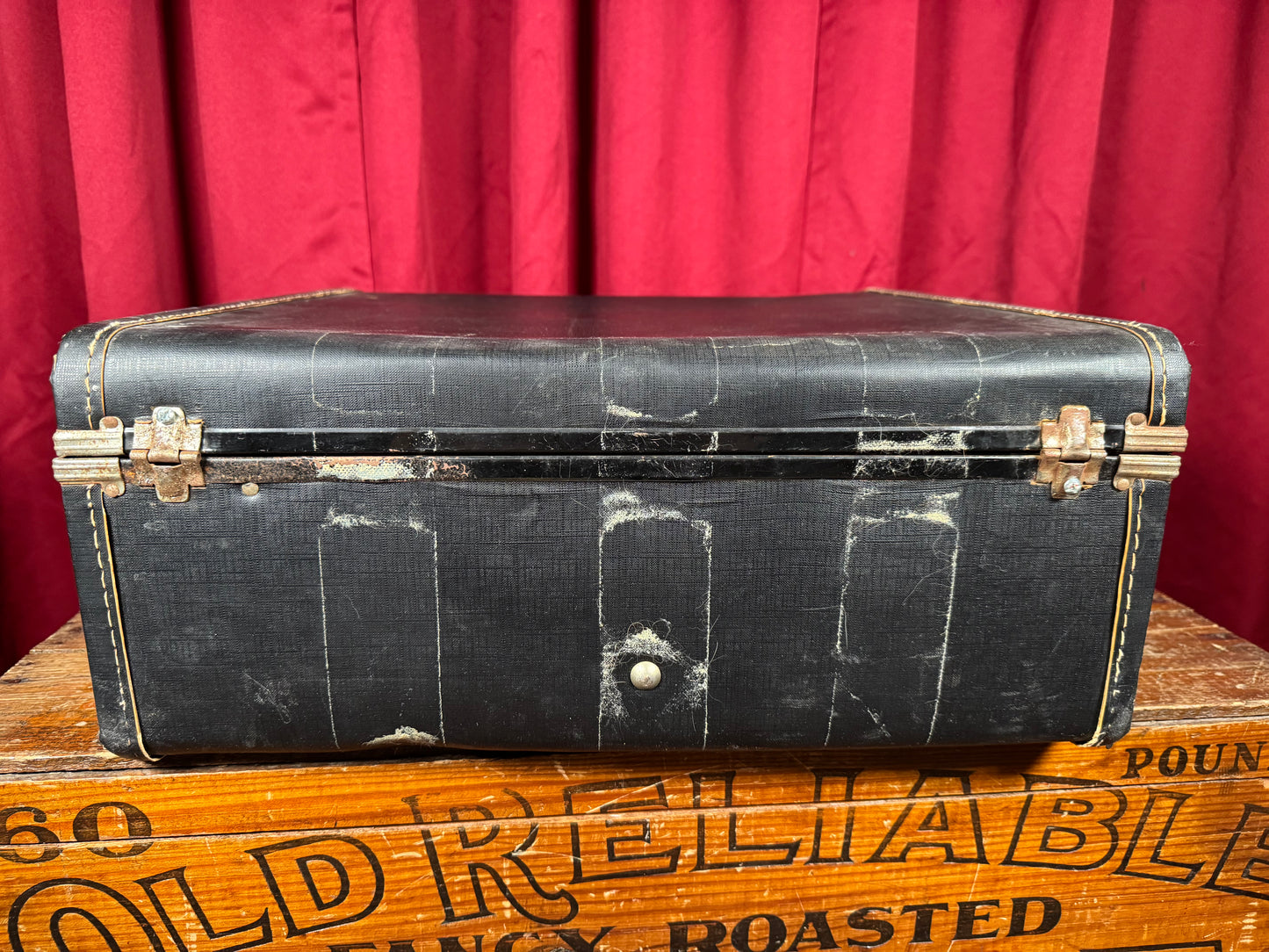 1960s Ludwig no. 8025 Suitcase-Style Snare Drum Case