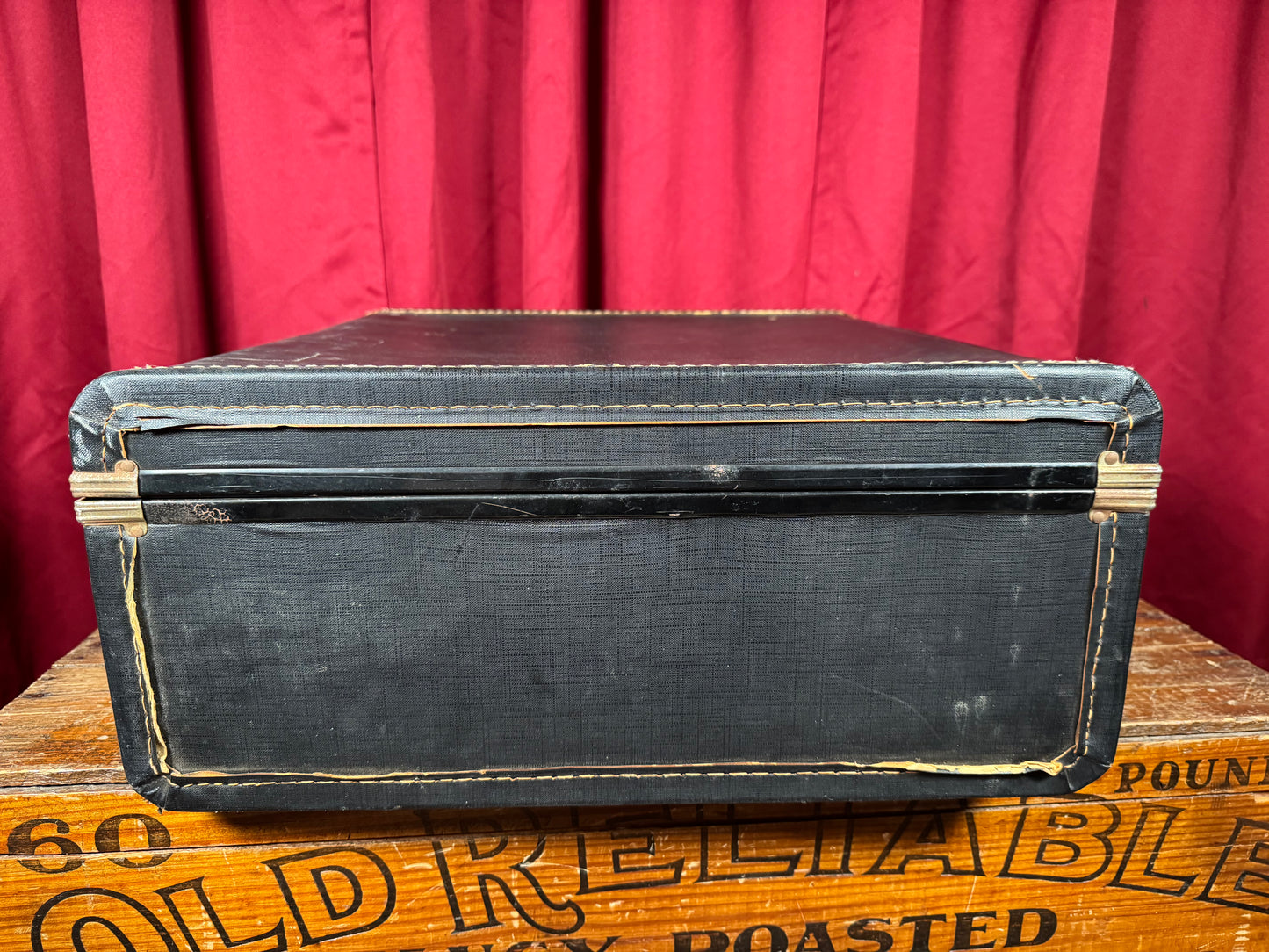 1960s Ludwig no. 8025 Suitcase-Style Snare Drum Case